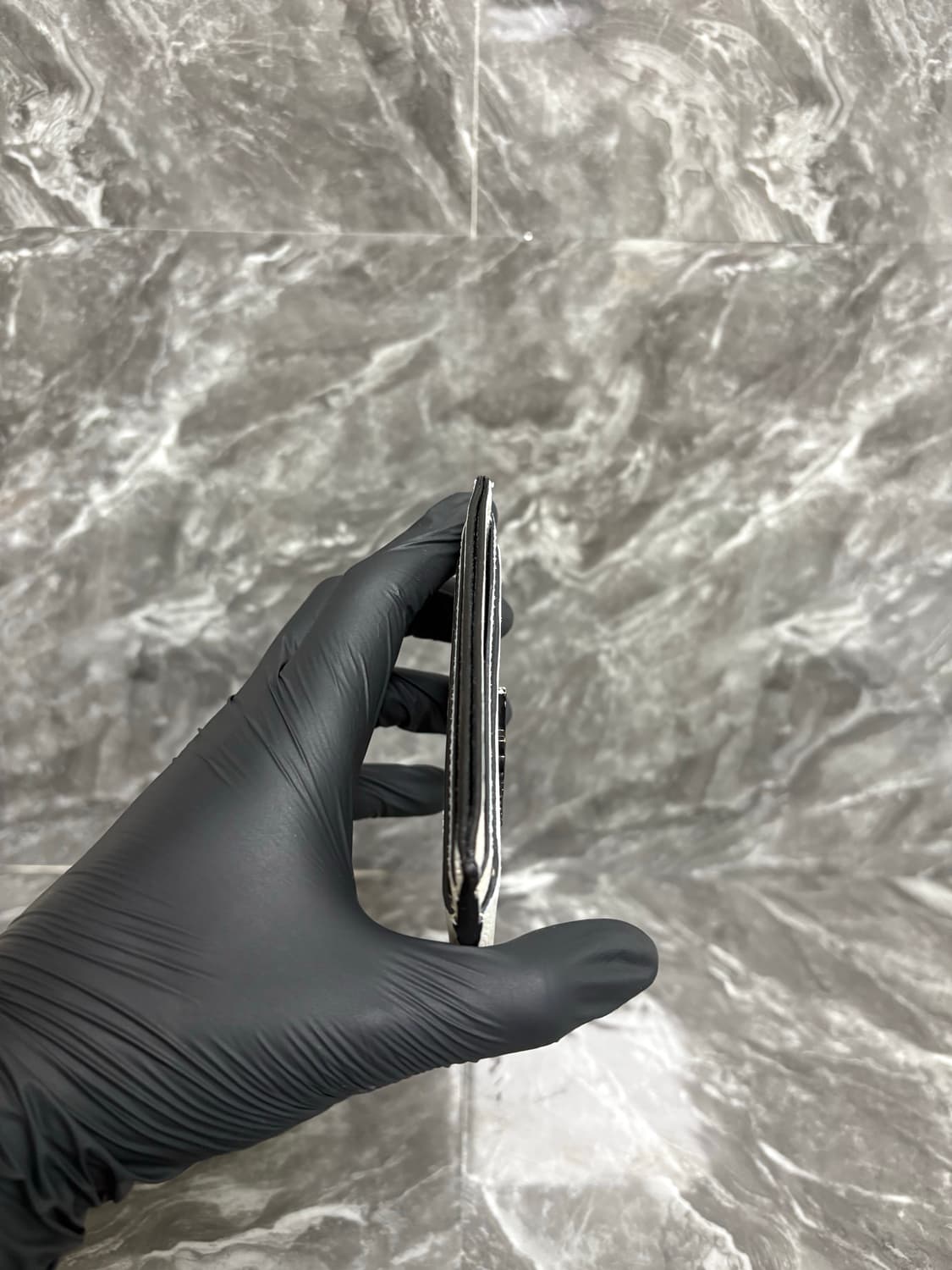 입생로랑 레더 블랙로고 카드지갑 상품이미지3