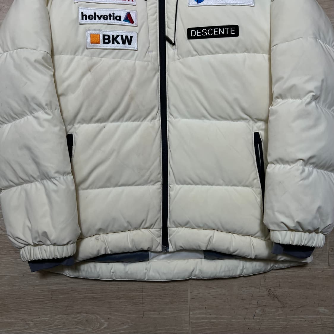 데상트 키즈 아우디 멀티패치 후드 스키패딩 점퍼 [아이보리] 150 상품이미지3