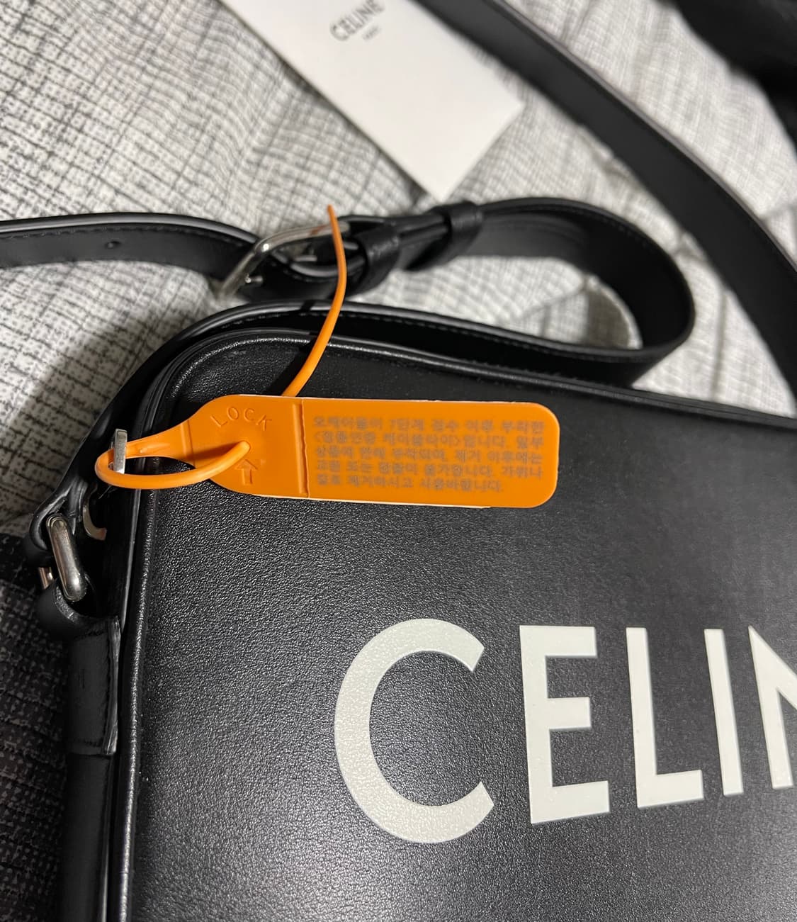 셀린느 미디엄 메신저백 블랙 새상품 상품이미지4