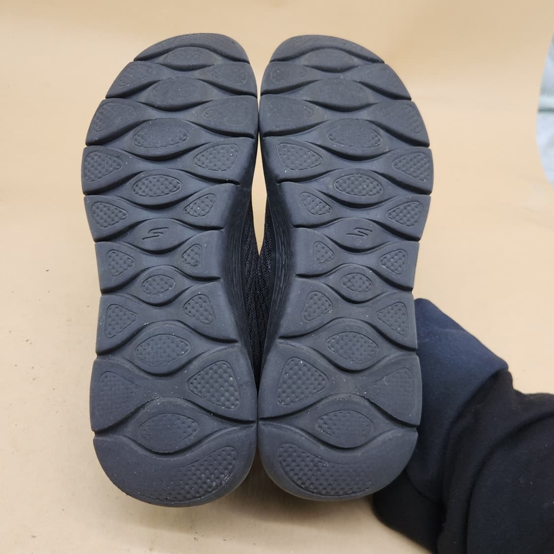 스케쳐스 고워크 남성슬립온 275 상품이미지3