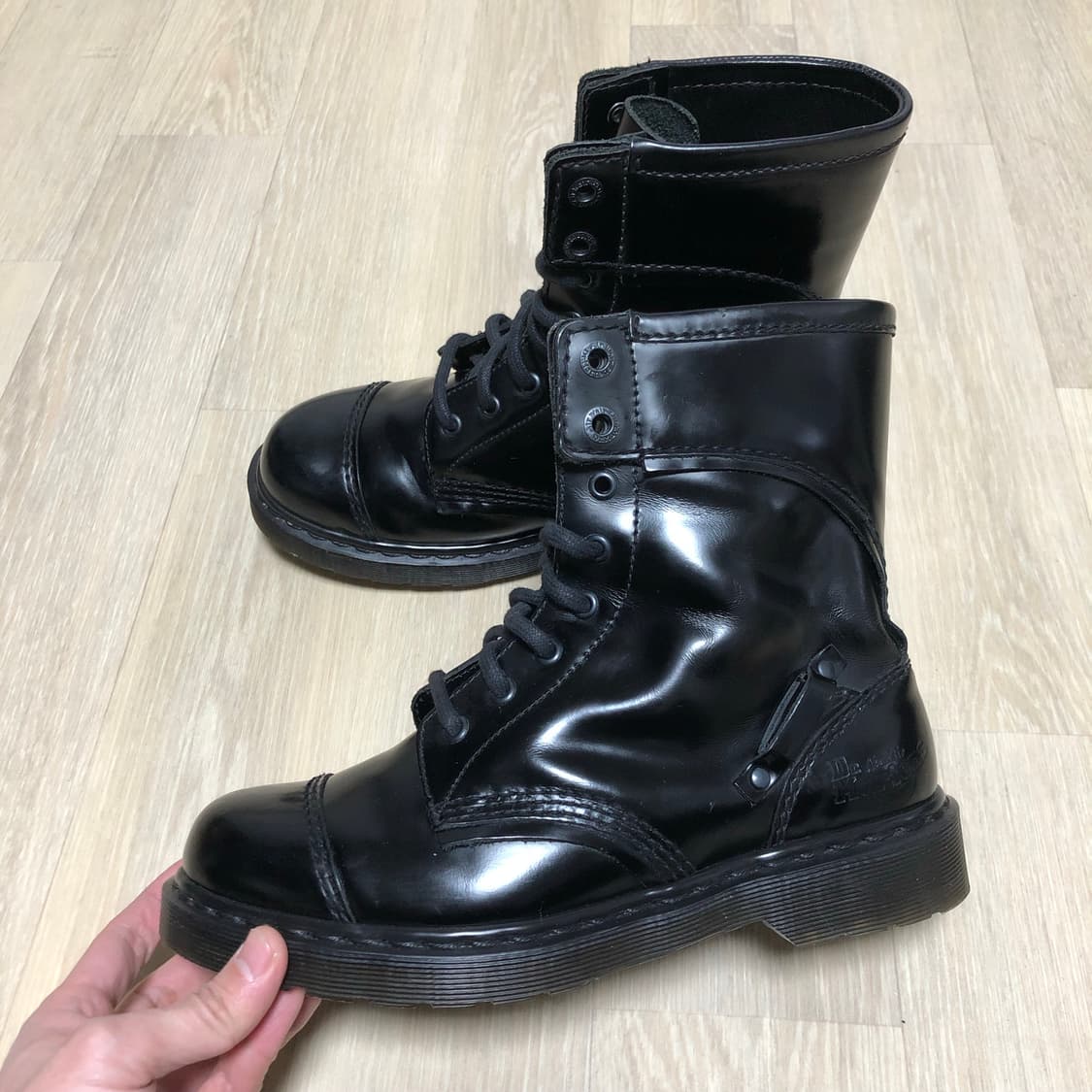 (250) 닥터마틴 Dr.martens 8홀 스무스 트라이엄프 부츠 블랙 상품이미지1