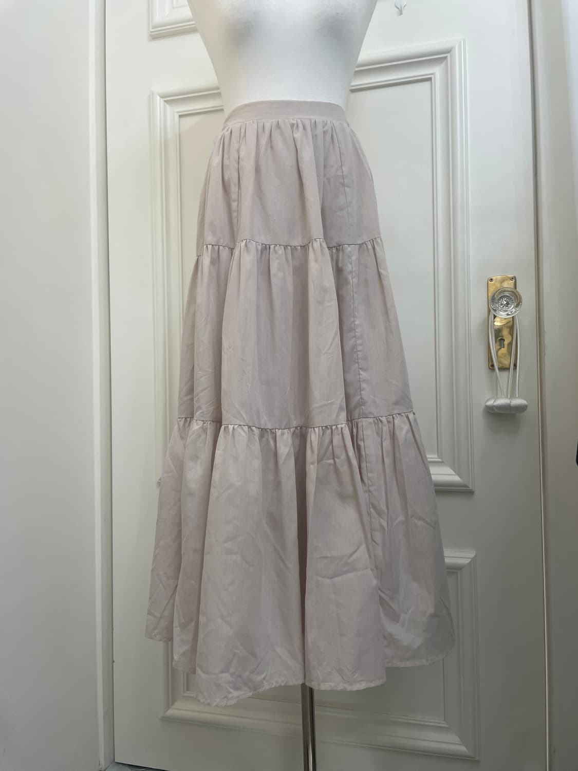 beige back banding tired long skirt 상품이미지5