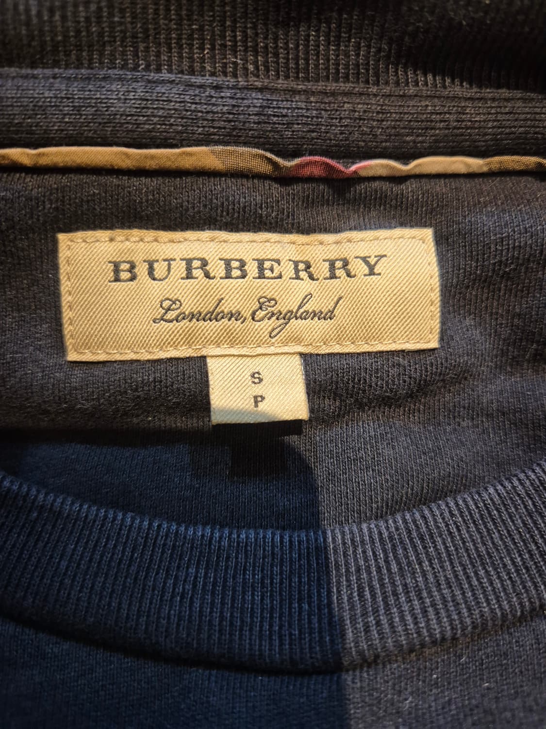 버버리(Burberry) 래빗 프린트 맨투맨 s 입니다. 상품이미지3