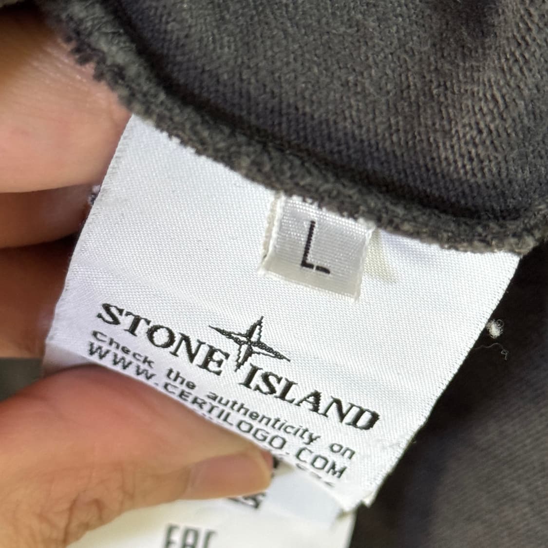 [L] 스톤아일랜드 와펜 패치 맨투맨 차콜 상품이미지5