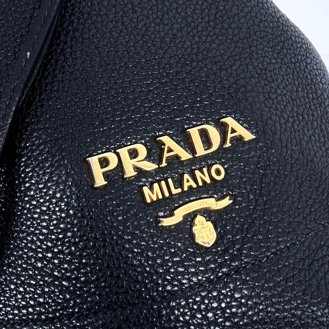 프라다 비텔로 다이노 버킷백 크로스백 블랙 (1BE018) 상품이미지4