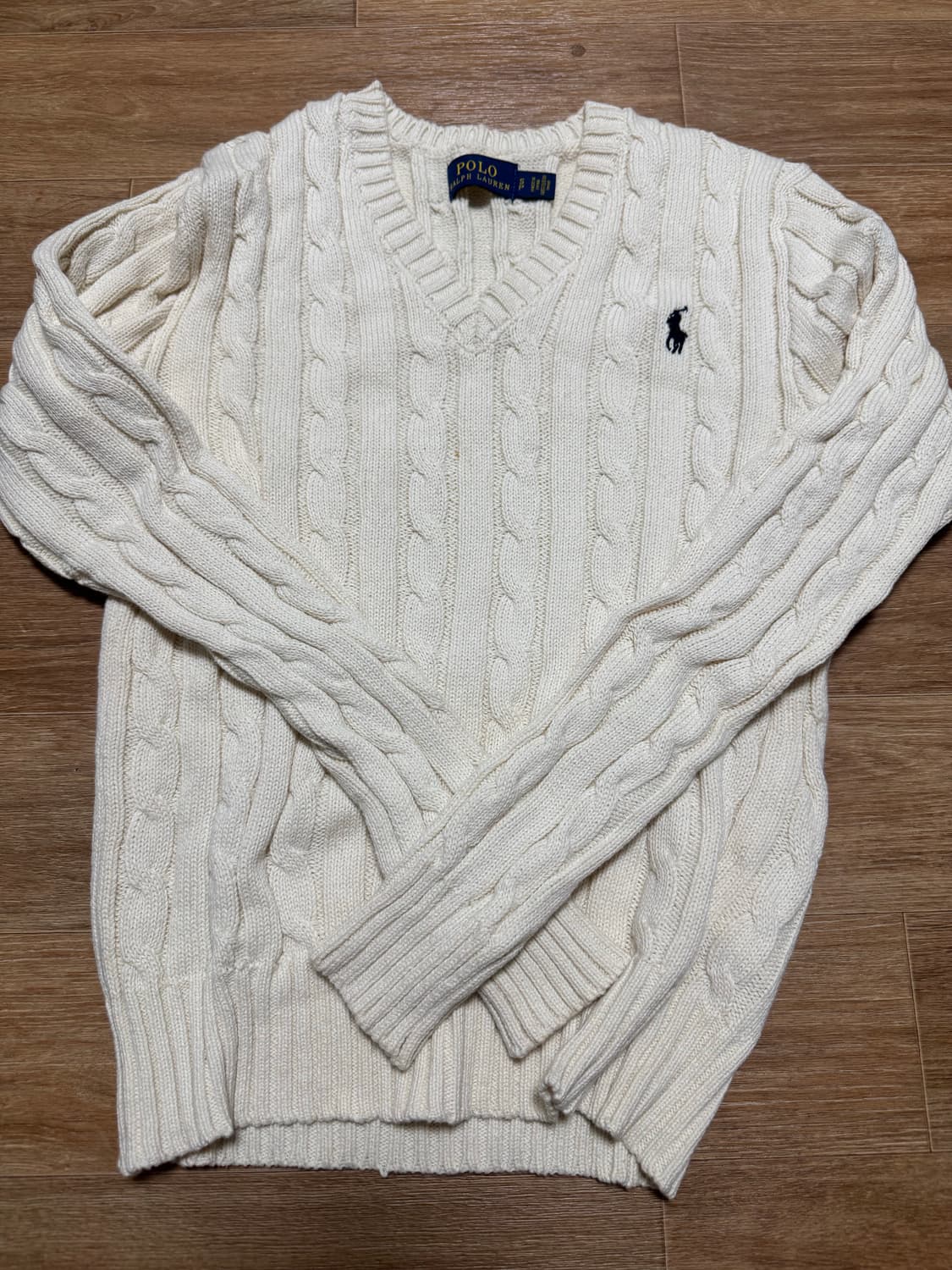 폴로 브이넥 니트 상품이미지1