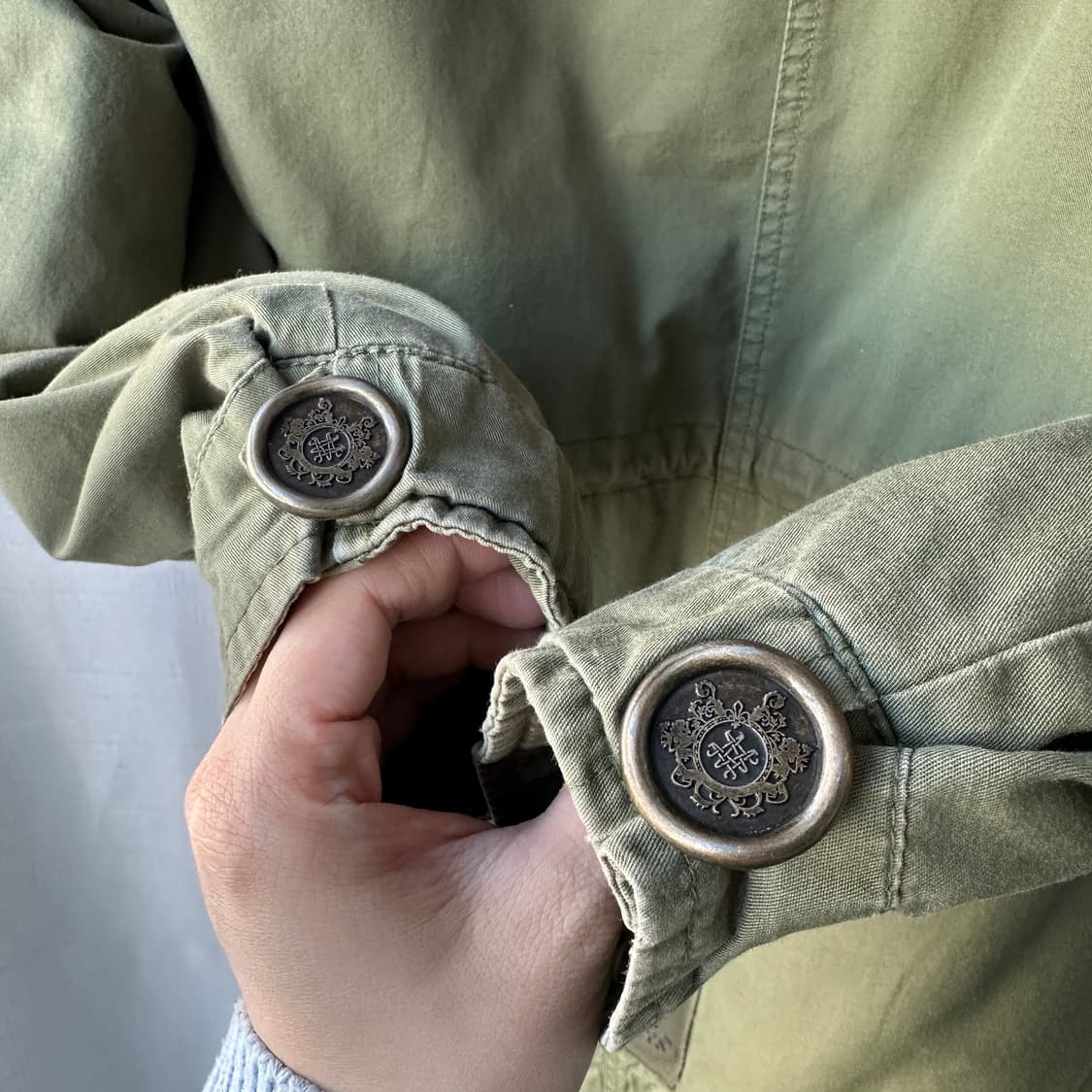 미스터앤미세스 이태리 라쿤 퍼 야상 카키 레드 상품이미지6