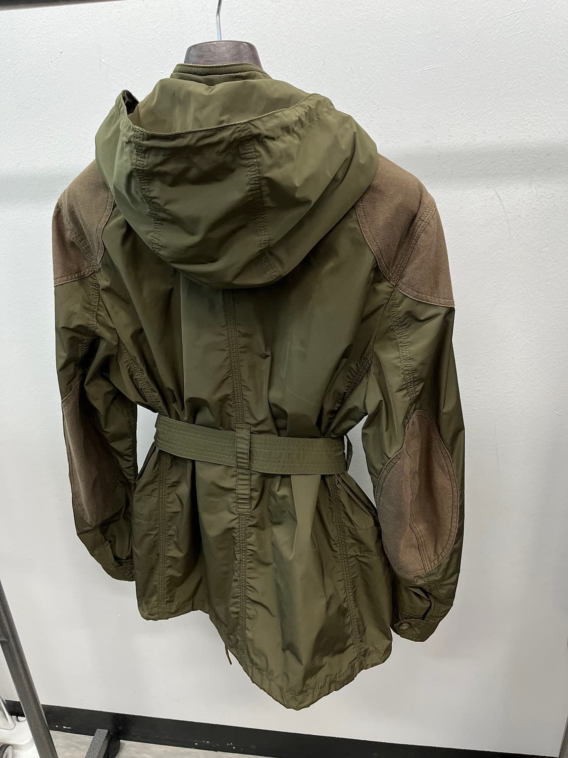 110) 버버리 벨티드 나일론자켓  상품이미지3