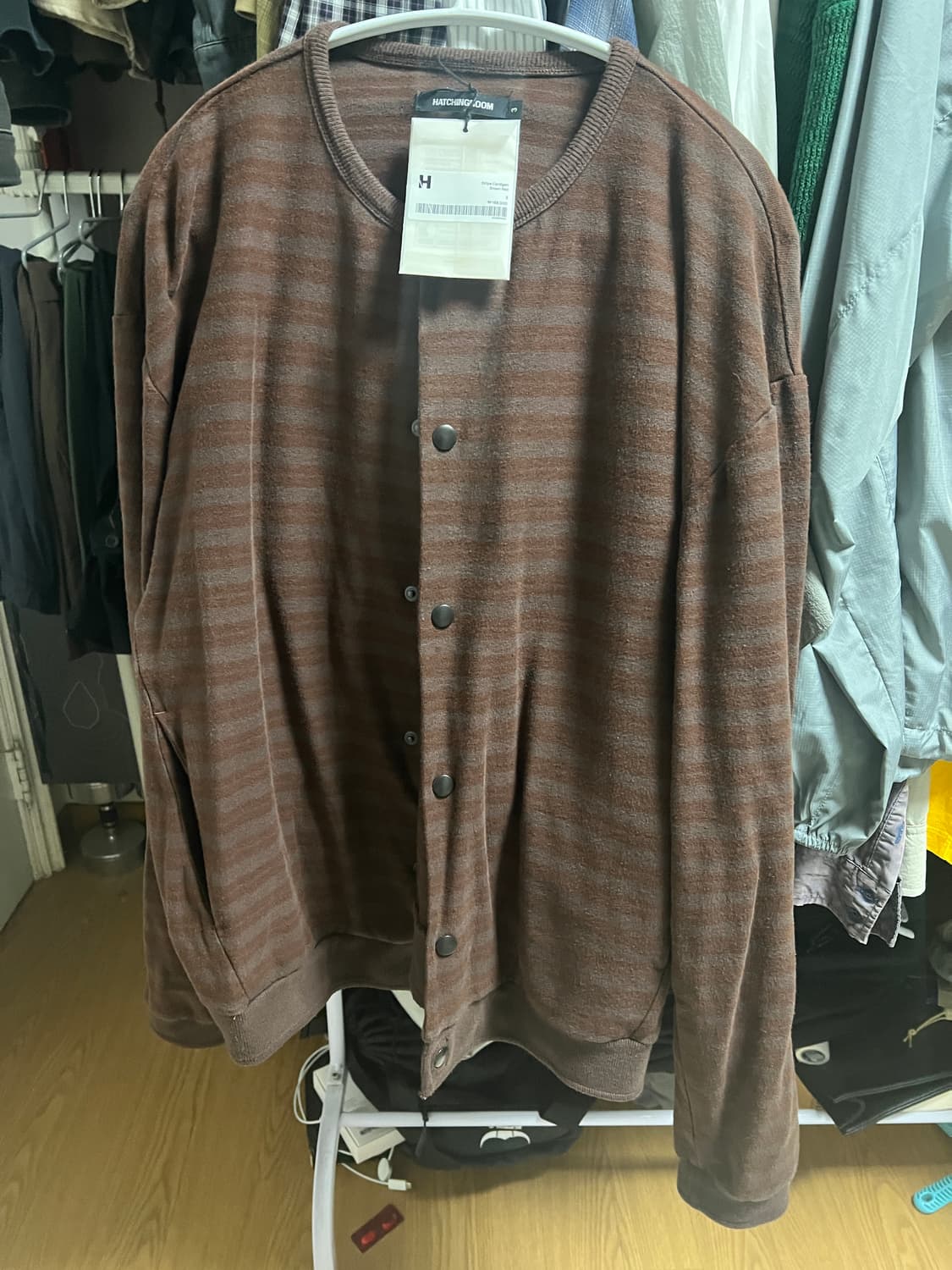 해칭룸 스트라이프 가디건 브라운 레드 상품이미지1