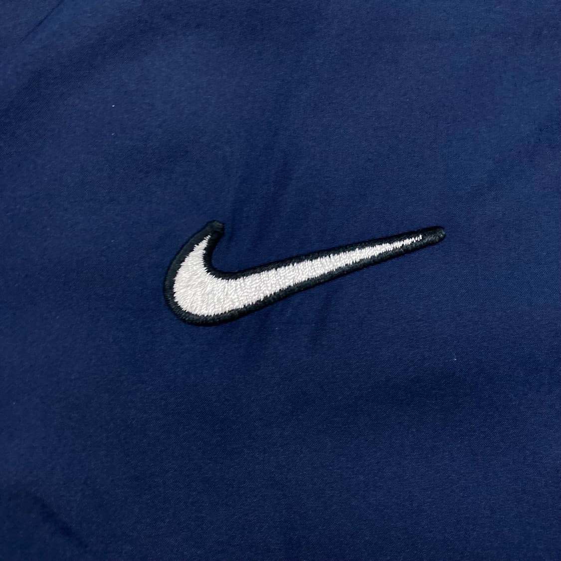 나이키 00s 네이비 컬러 스우시 스몰 로고 바람막이 상품이미지2