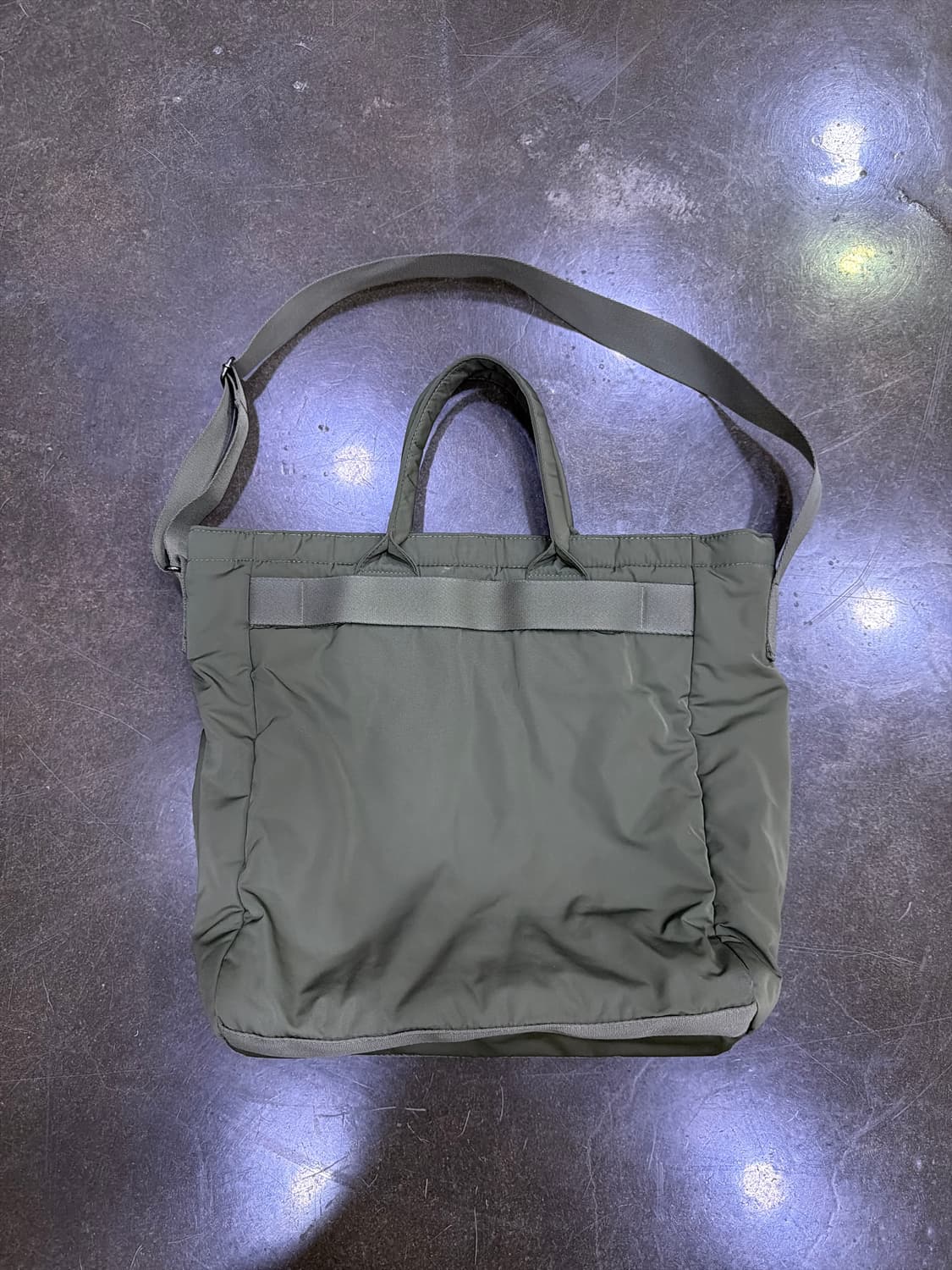 유니클로 C 2Way 유틸리티 숄더 토트백 올리브 상품이미지2