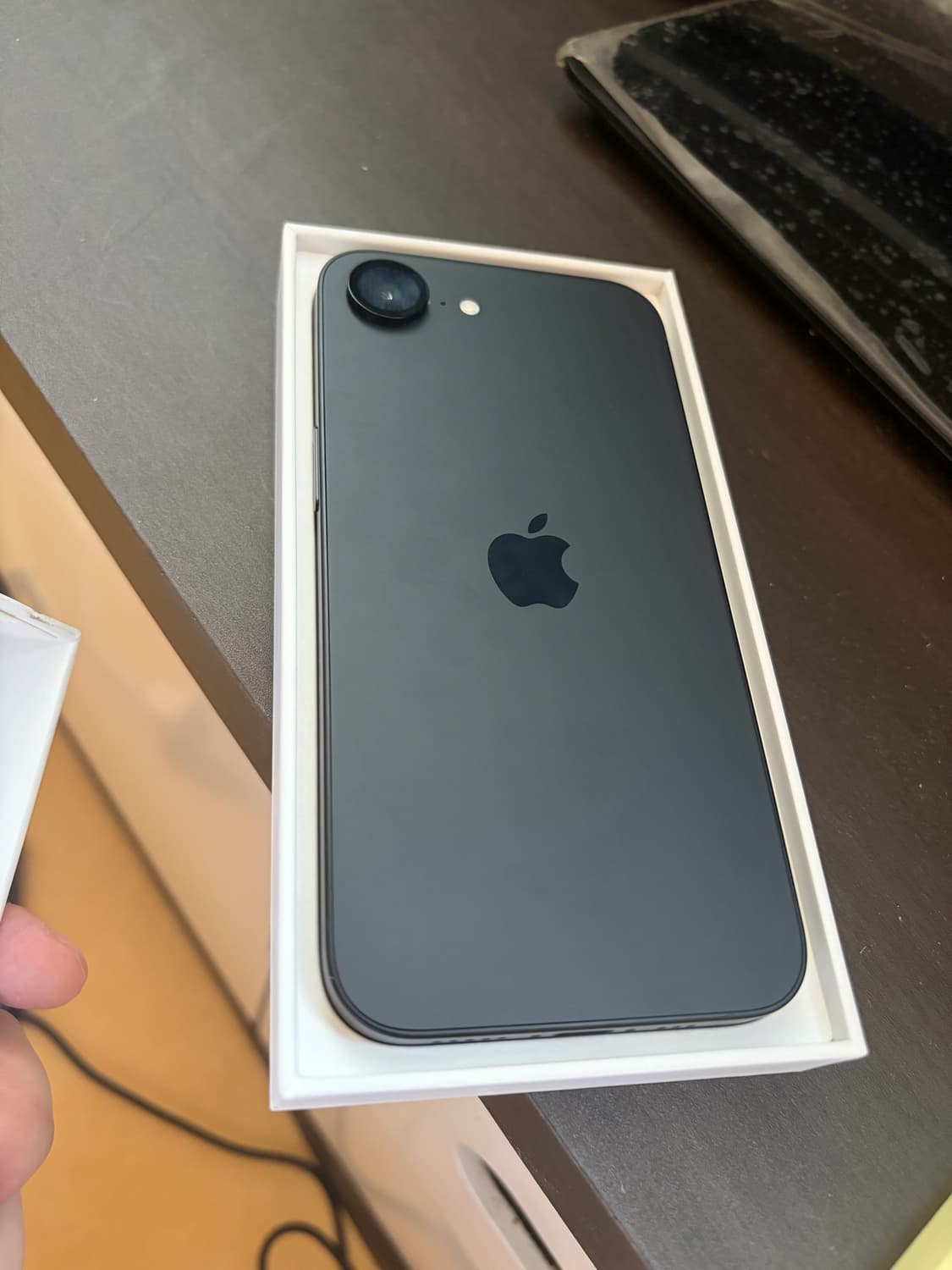 아이폰 16e 블랙 128gb 상품이미지1