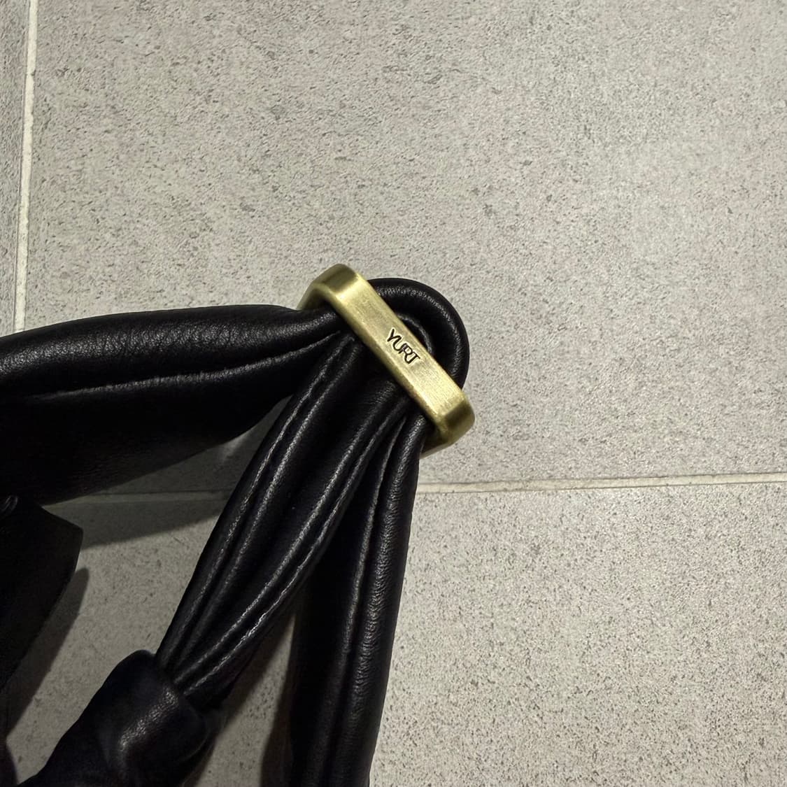 Yurt 유르트 boot 부트 크로스백 블랙 상품이미지7