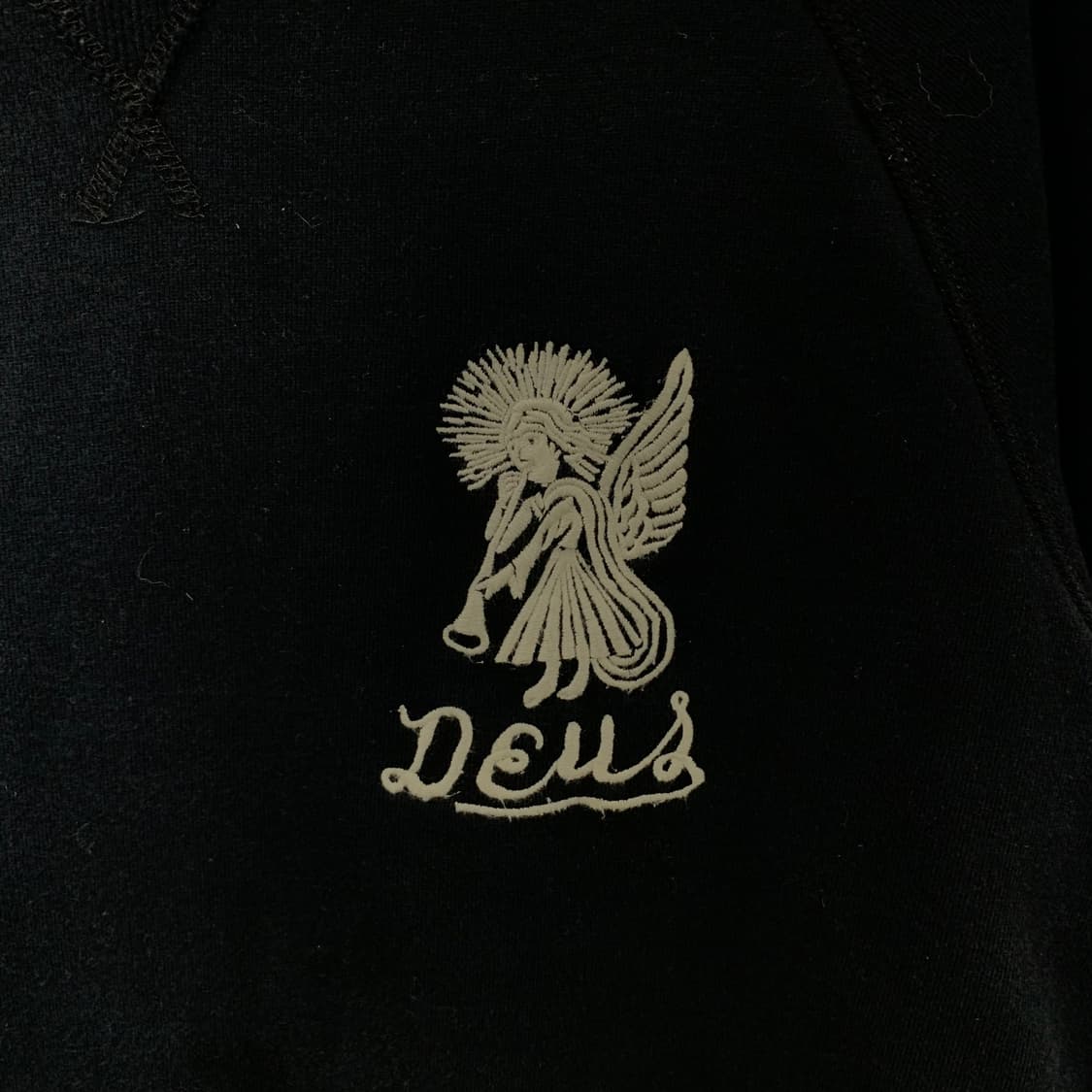 데우스 데빌 빅로고 블랙 맨투맨 상품이미지5