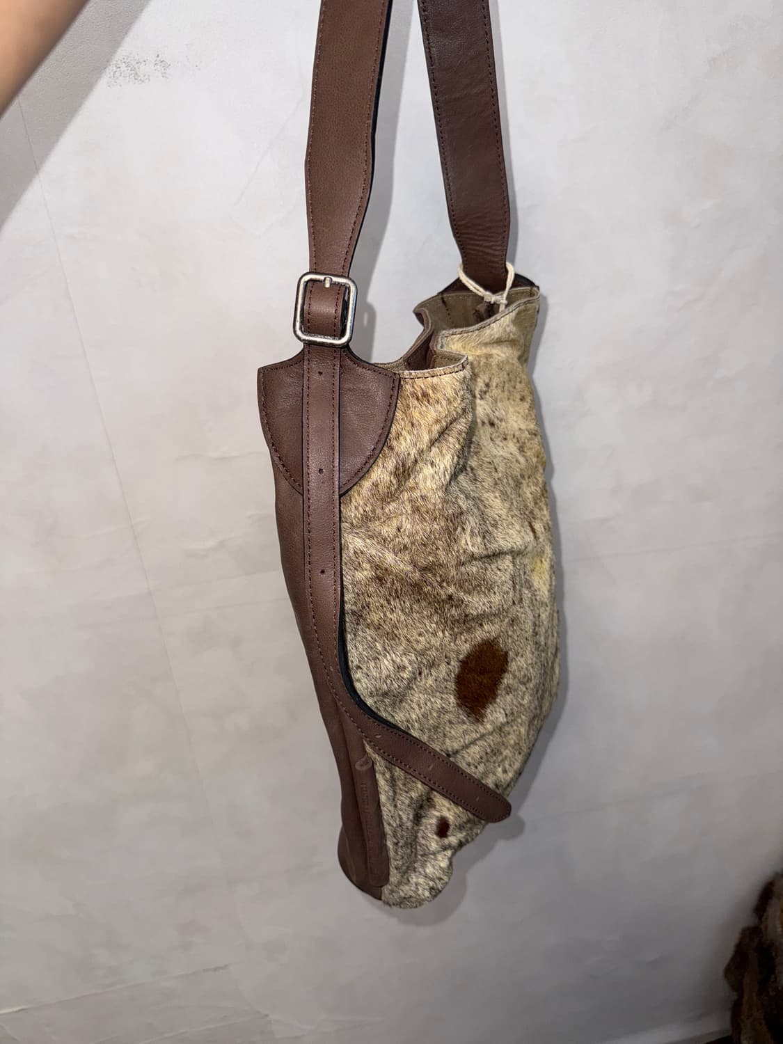 Brown cow skin calf fur shoulder bag 상품이미지3