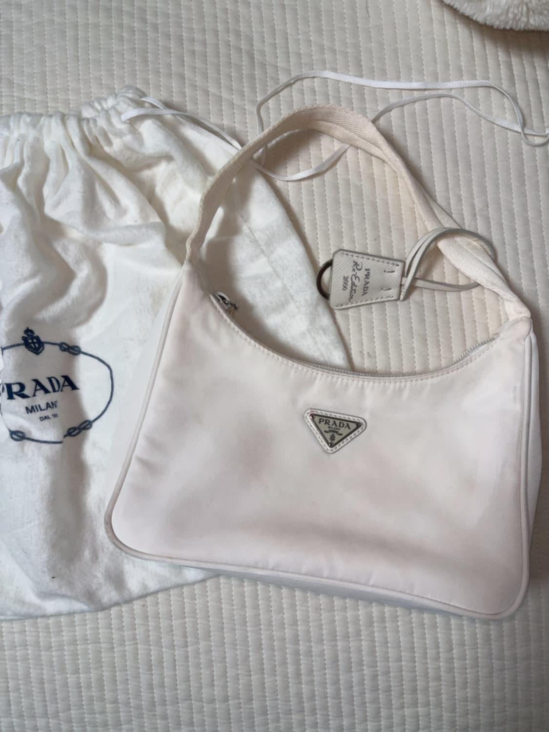 프라다 리나일론 호보백 화이트 상품이미지1