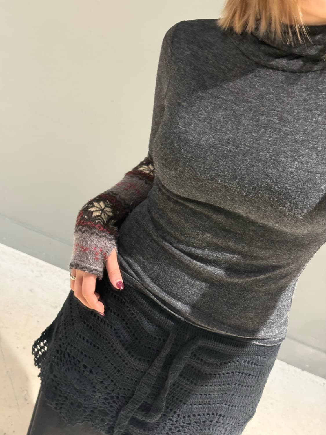 snow pattern hand warmer turtleneck top 상품이미지3