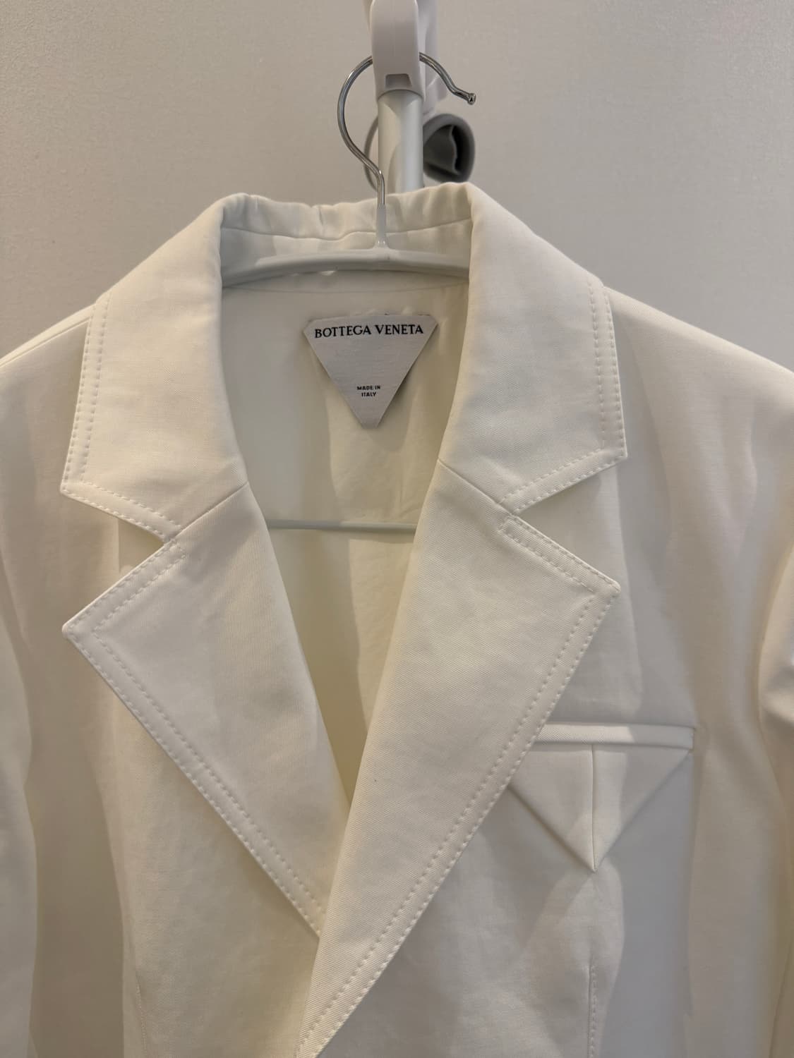 새상품) 보테가베네타 화이트자켓 40사이즈 상품이미지3
