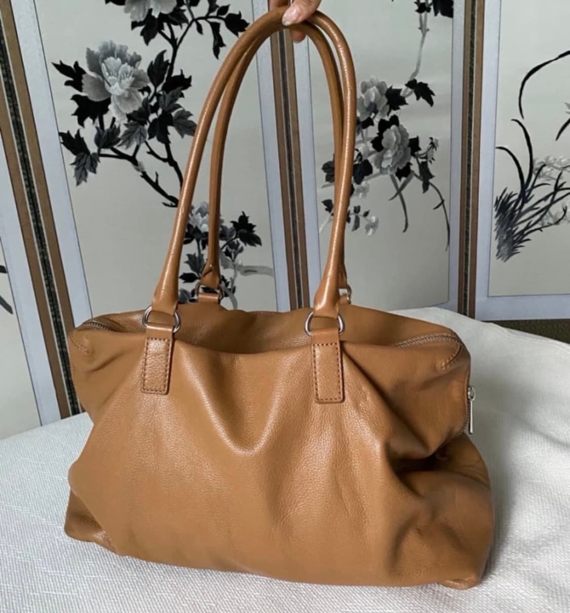 Michael kors 소가죽 빅 레더 숄더백 카멜 상품이미지3