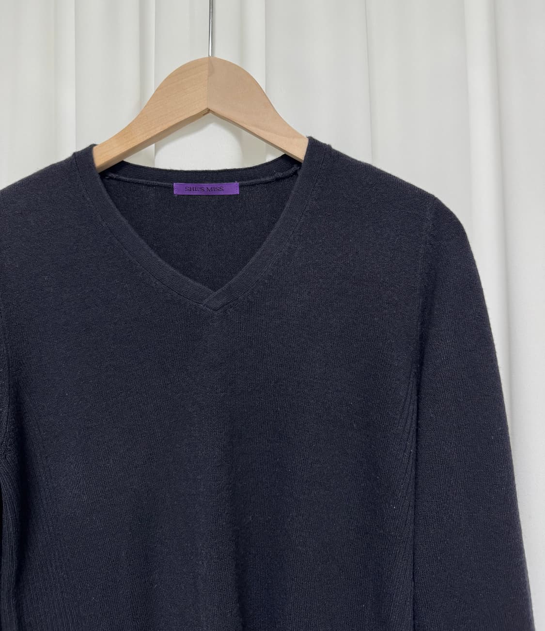 쉬즈미스 블랙 브이넥 니트 상품이미지6