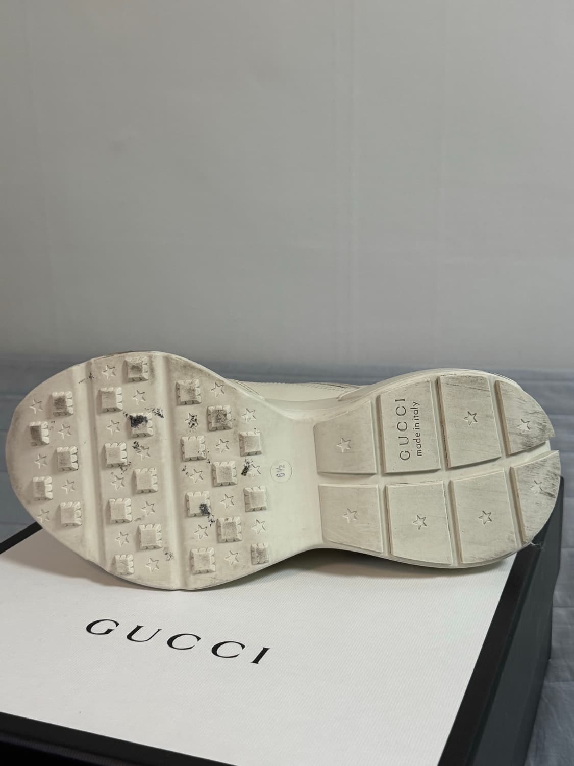 [GUCCI] 롸이톤 로고 레더 스니커즈 (UK 6.5) 상품이미지8