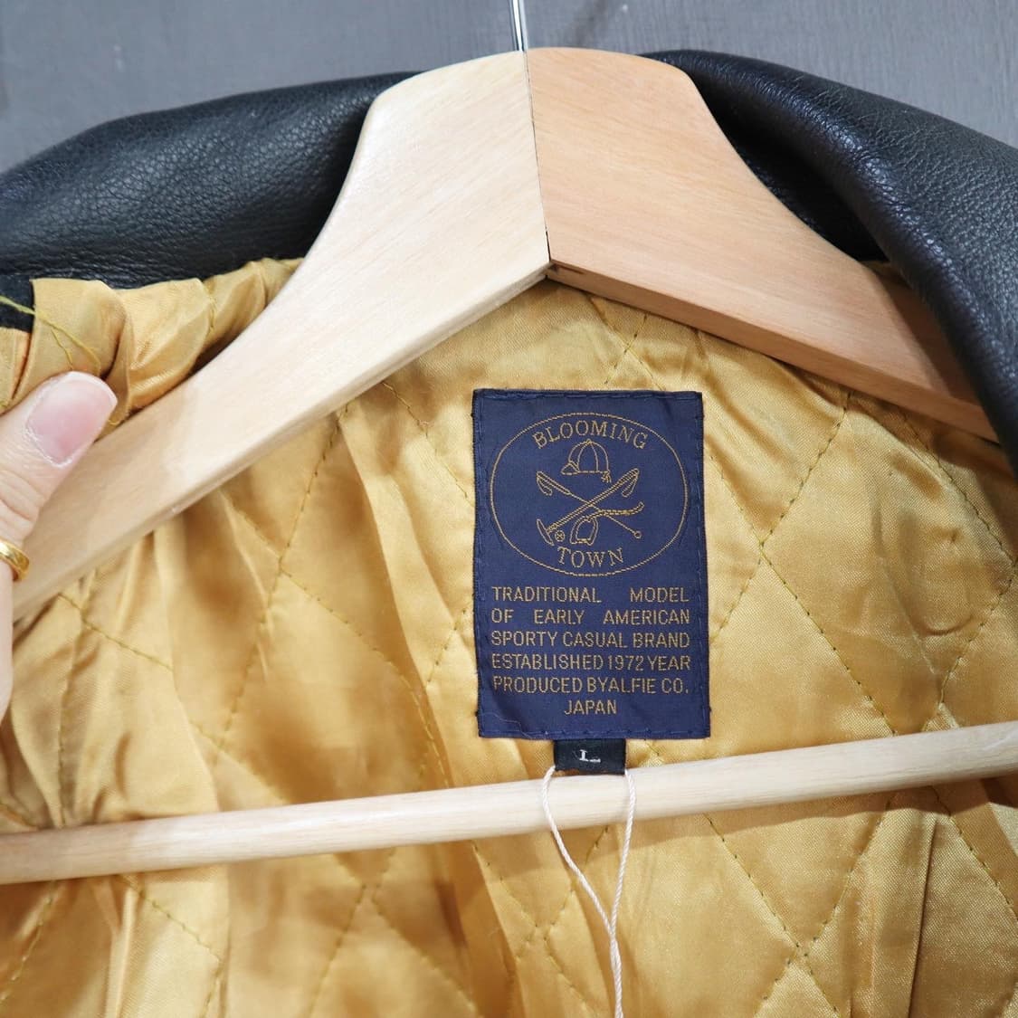 블루밍 레더 바시티 자켓 상품이미지8