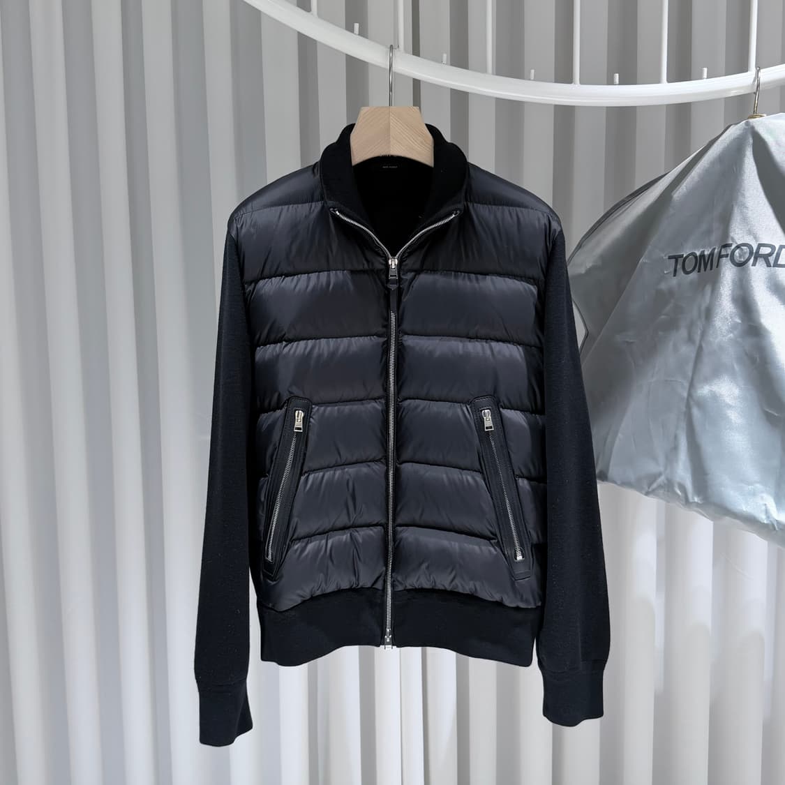 (A+/52) /  톰포드 나일론 다운 프론트 니트 패딩 블랙 상품이미지1