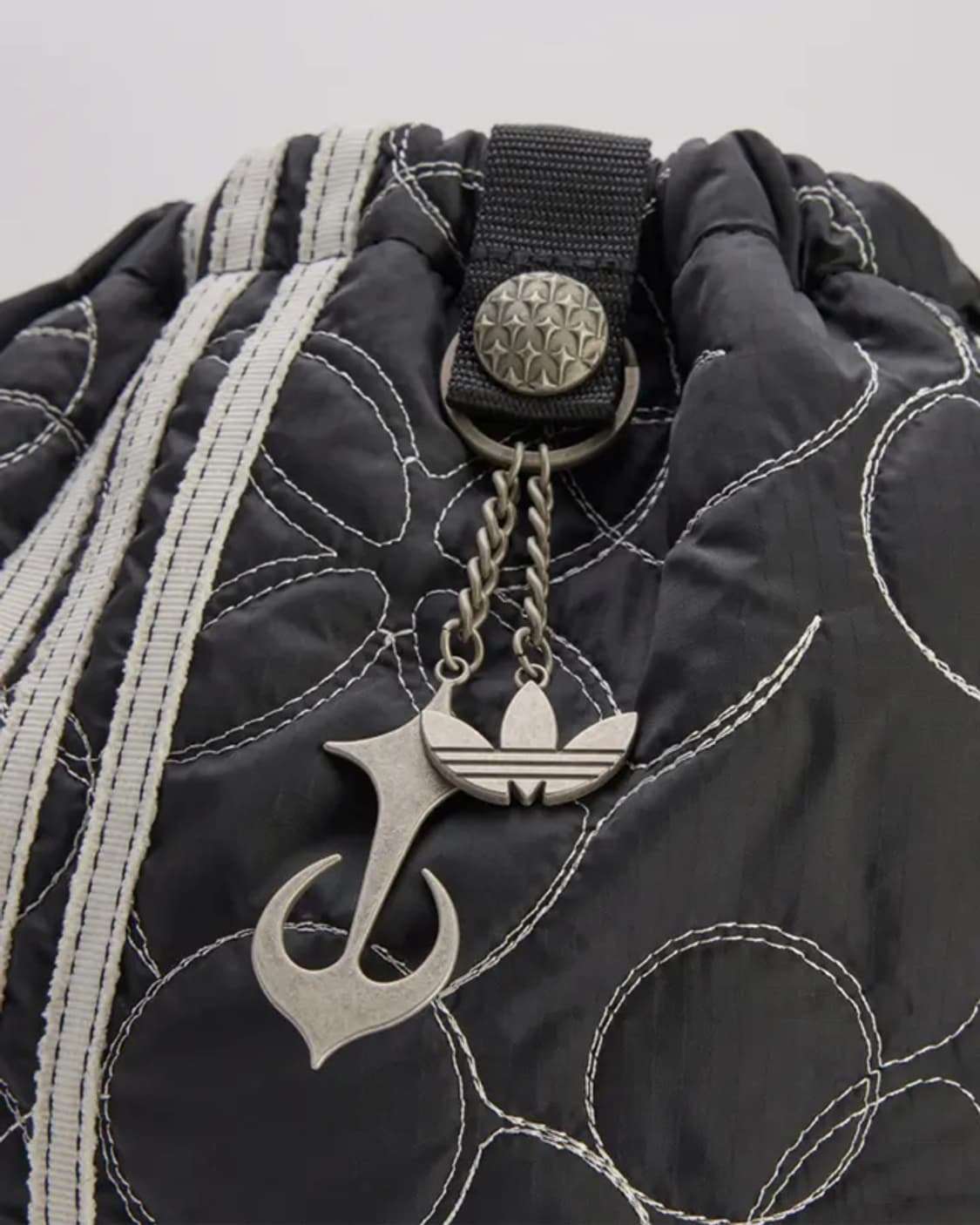 [OS] 아디다스 x 떠그 클럽 패디드 백 블랙 상품이미지4