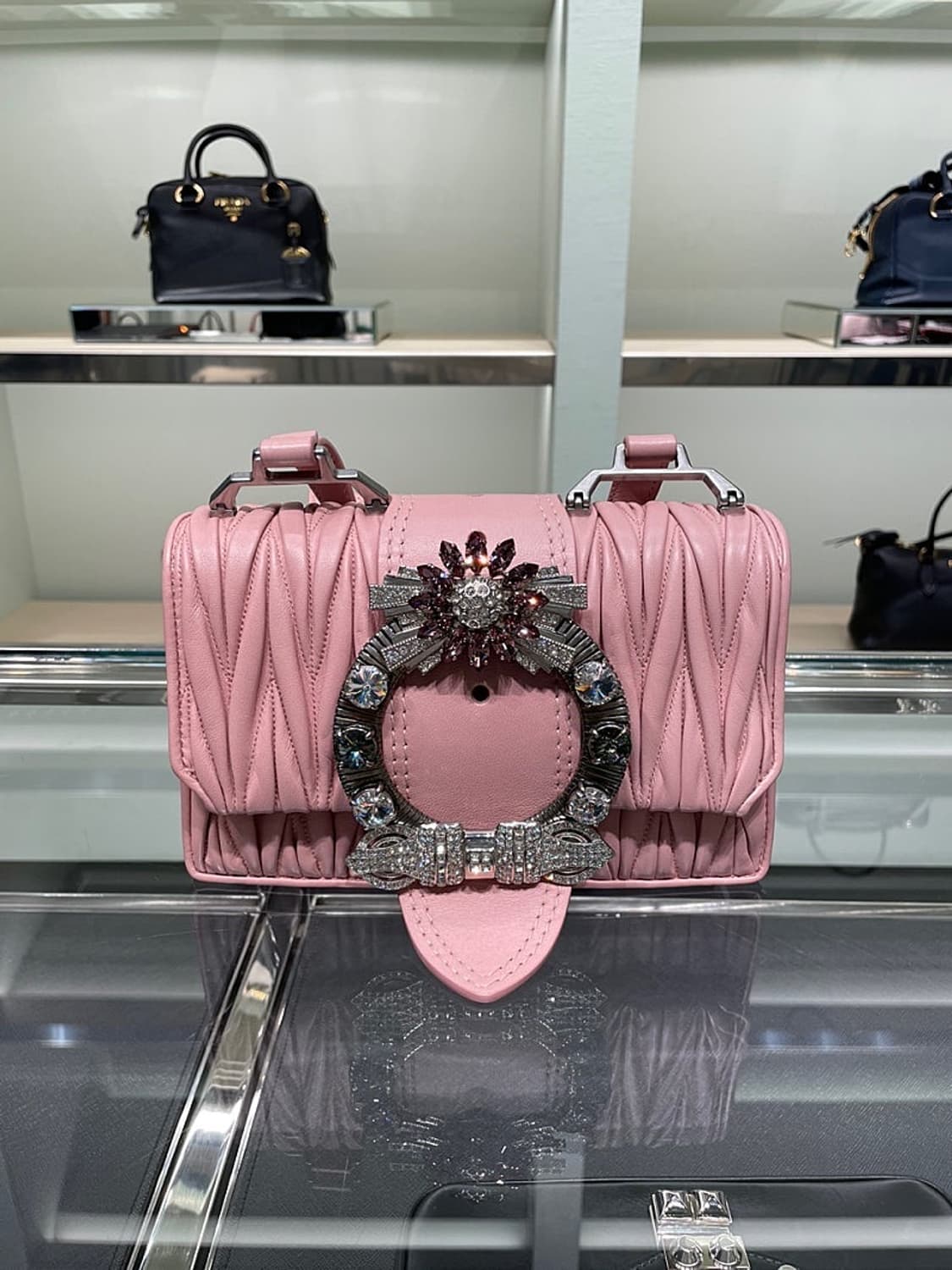 (정품)미우미우 마틀라쎄 크리스탈 버클백 핑크 가방 상품이미지1