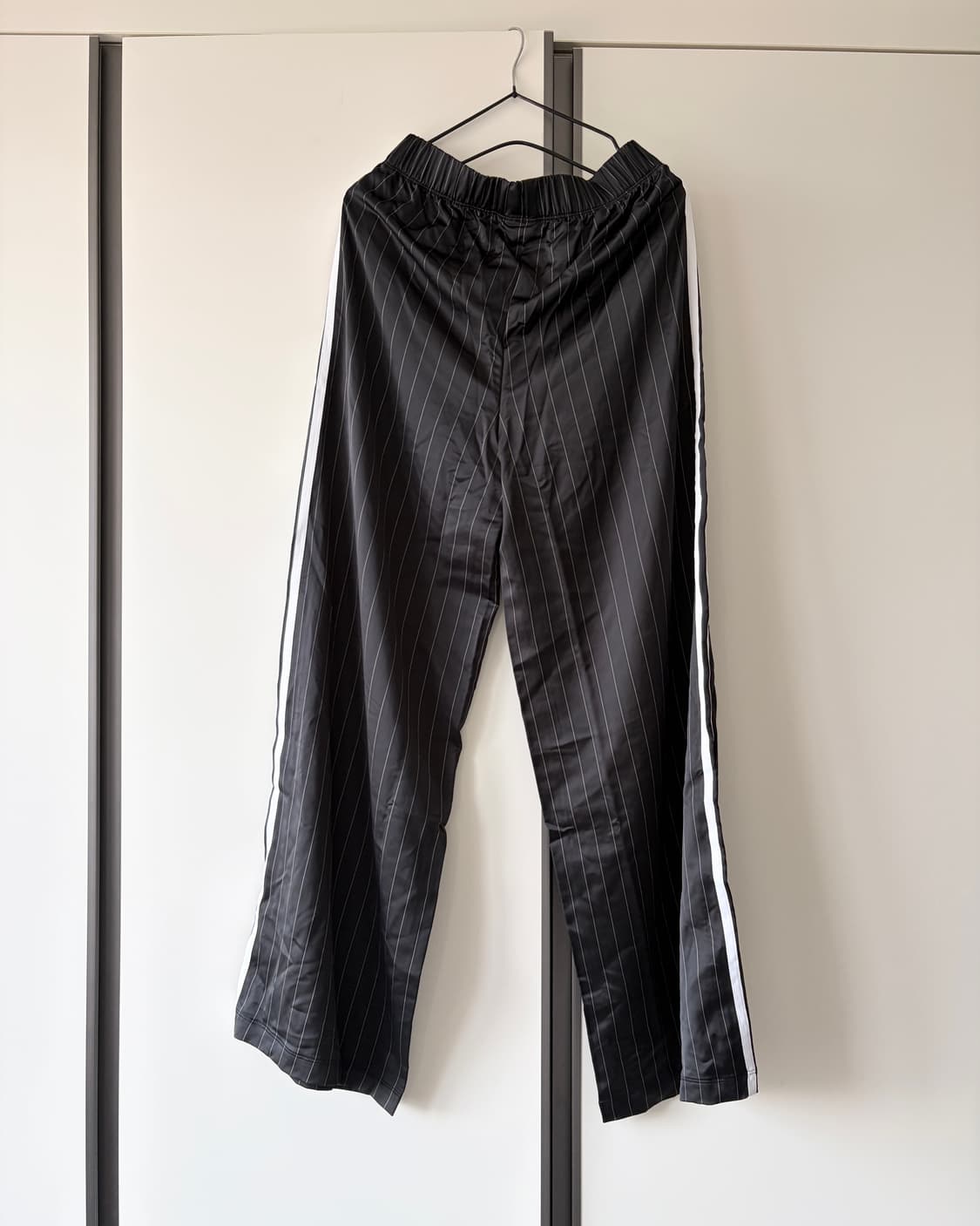 아디다스 핀 스트라이프 새틴 팬츠 (블랙 M) 상품이미지7