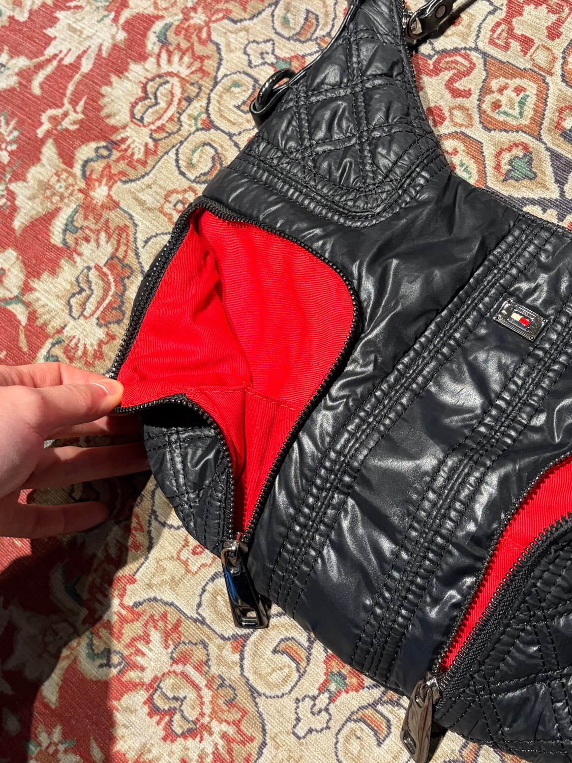 타미힐피거 투 포켓 퀼팅 호보백 상품이미지5