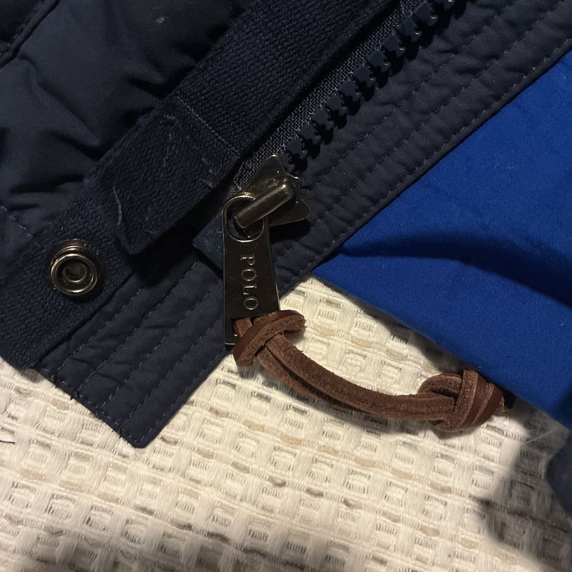 폴로 랄프로렌 레터링 다운 패딩 네이비 상품이미지4