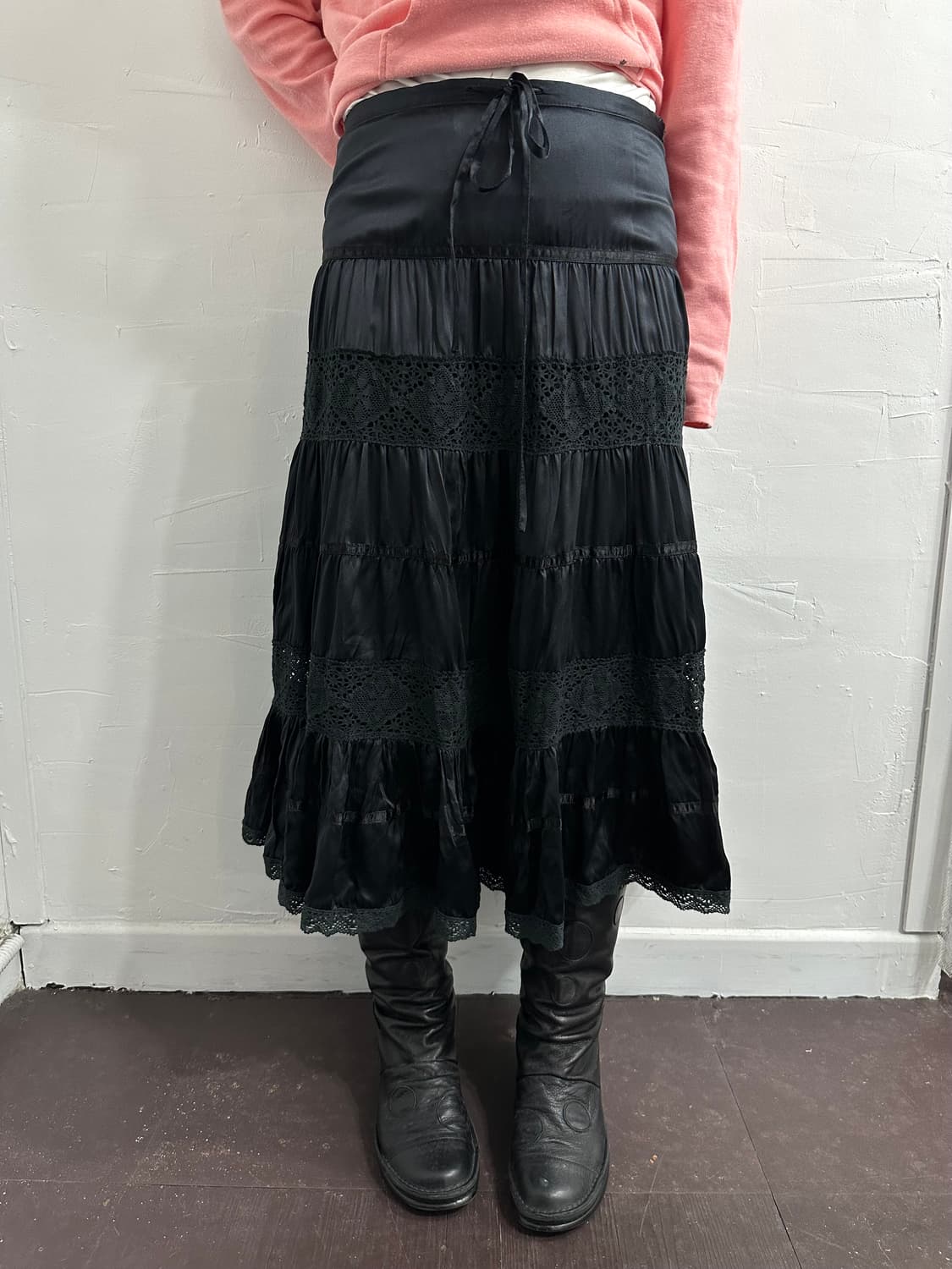 gracia lace detail glossy skirt 상품이미지3