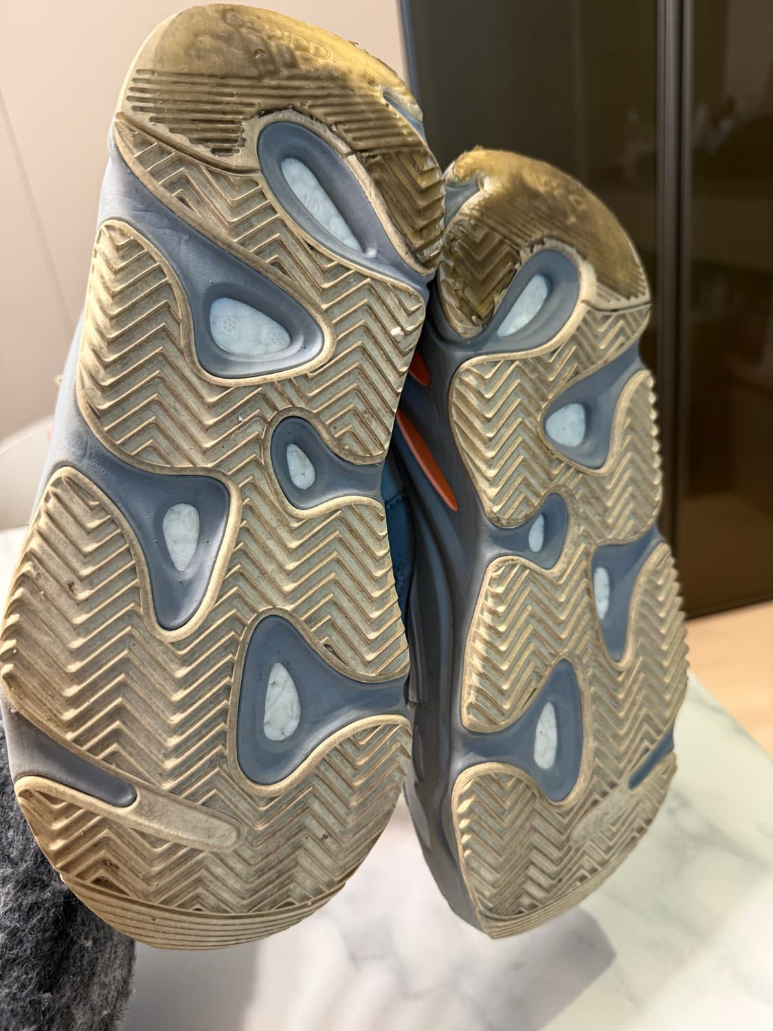 이지부스트 700 이너시아 250 정품 상품이미지6