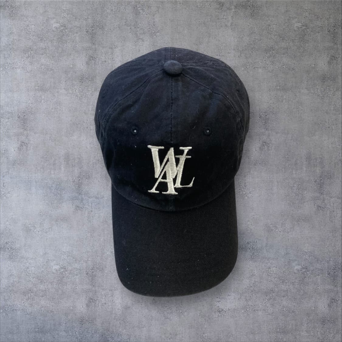 우알롱 블랙 컬러 베이직 로고 볼캡 상품이미지2