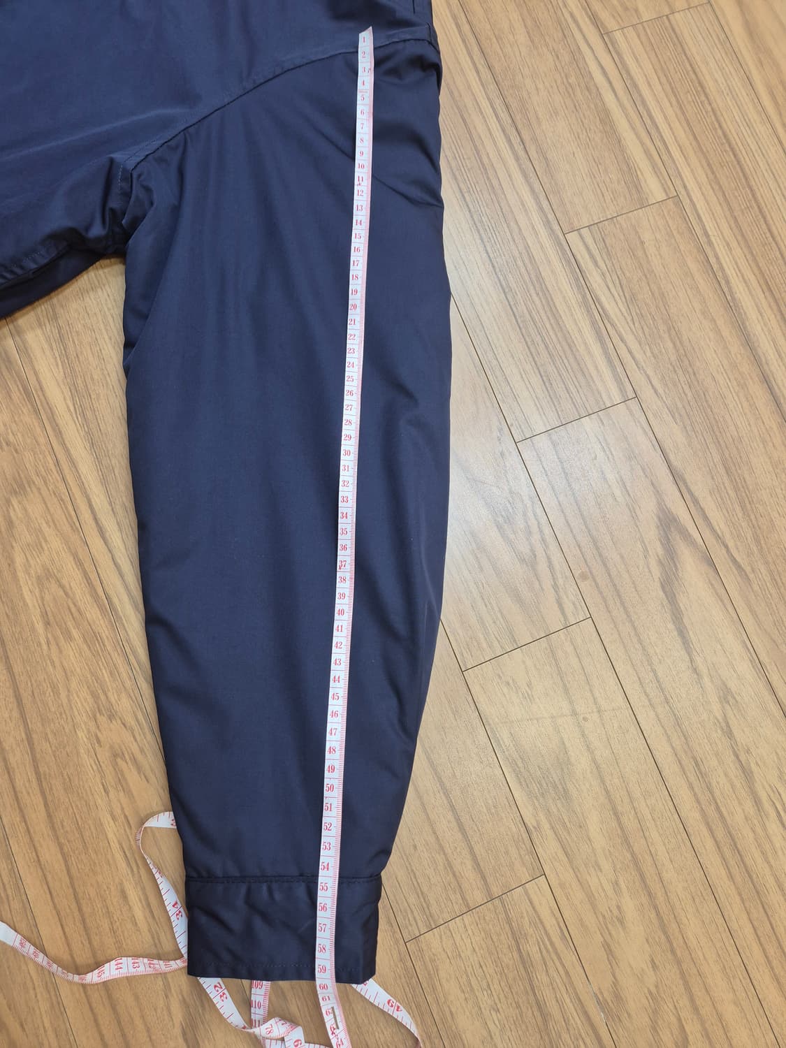 깔끔한 네이비 색상의 폴로 랄프로렌 자켓입니다. 사이즈는 M이고, 100 상품이미지6