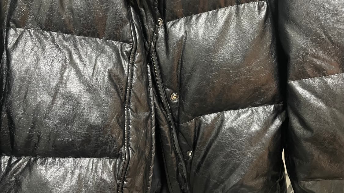 시엔느 레더 심볼 패딩 블랙 상태좋음 옷걸이 커버  상품이미지5