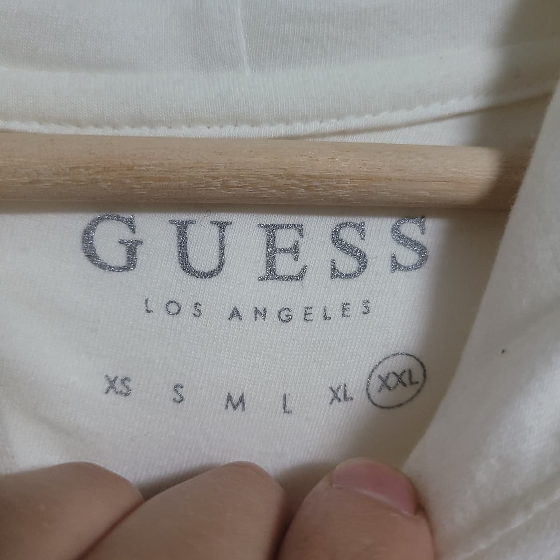 (XXL) GUESS 게스 화이트 삼각 로고 후드티 상품이미지3