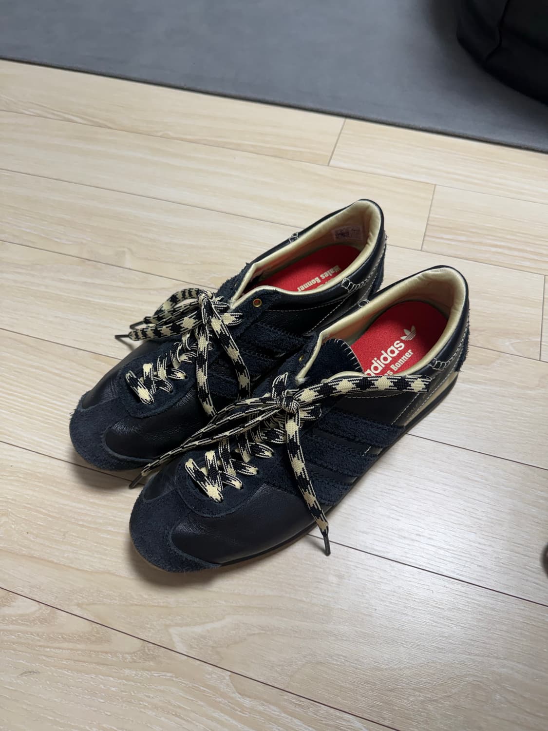 아디다스 웨일즈보너 컨트리 블랙 270 상품이미지1