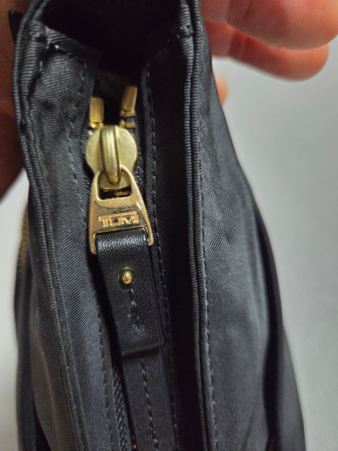 투미 크로스백 팝니다 상품이미지4