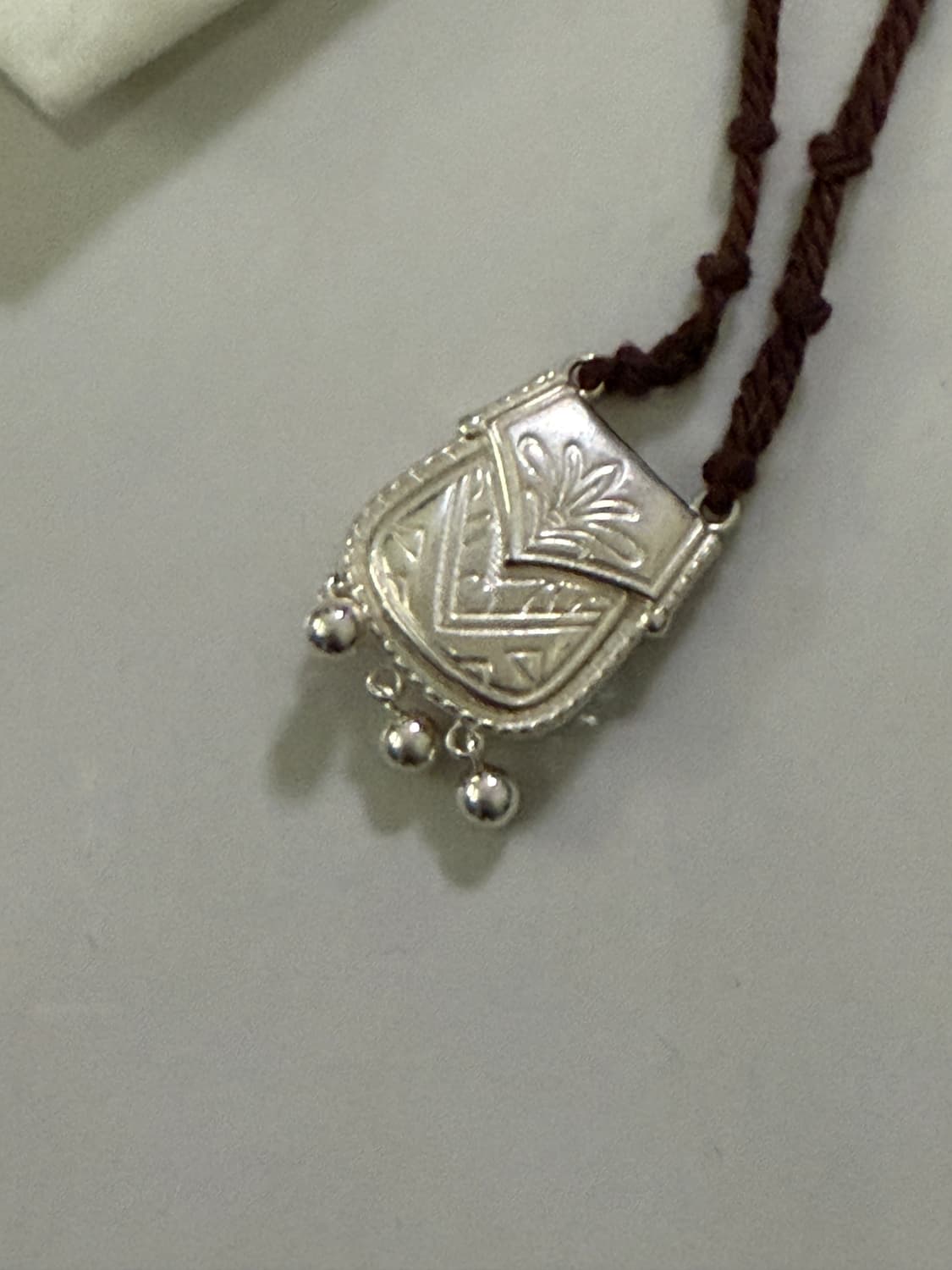 EnSage 화이트 크리스털 가죽 목걸이 상품이미지4