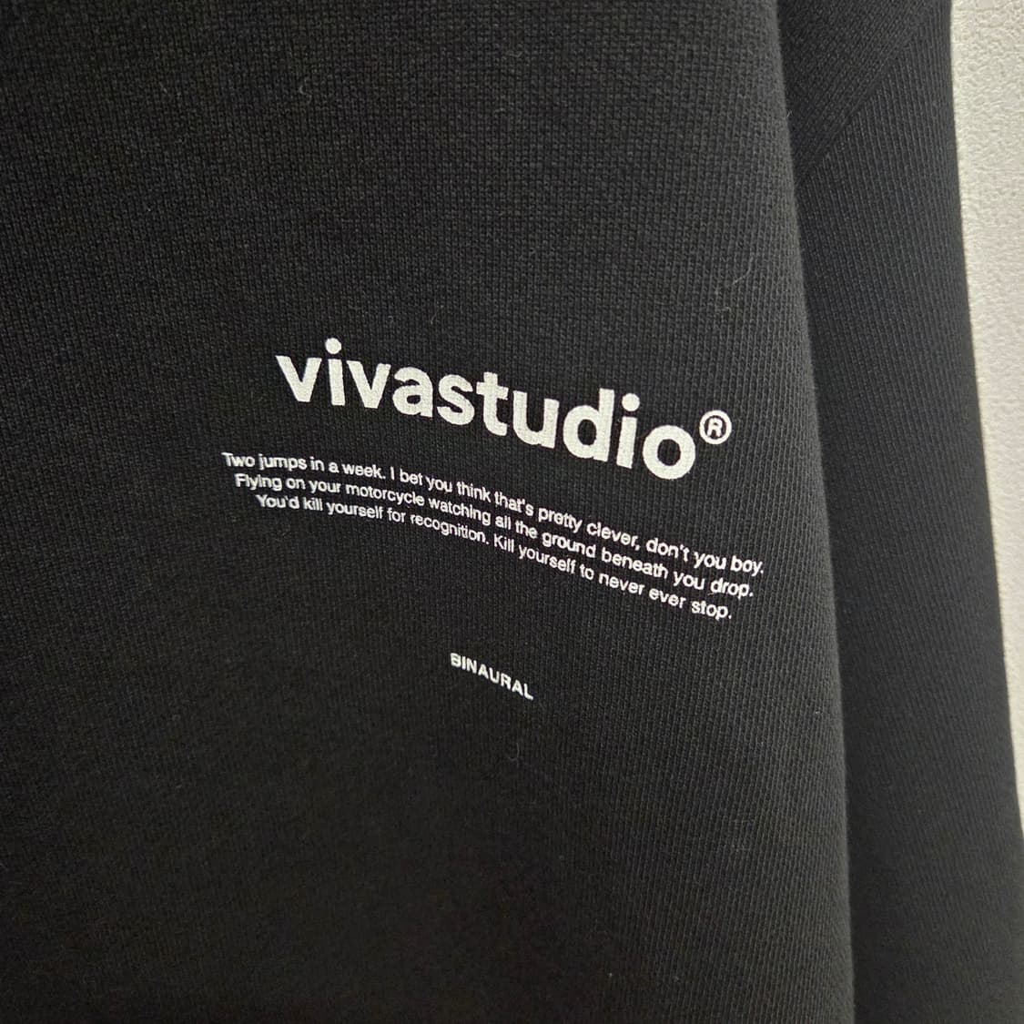비바스튜디오 블랙 맨투맨 티셔츠 M 상품이미지5