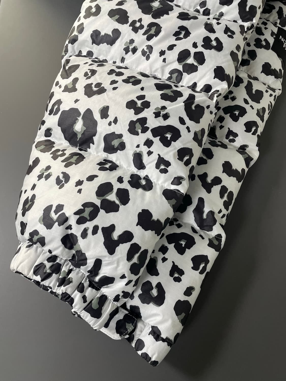 [XXL] 노스페이스 화이트 라벨 스노우 레오파드 프린트 눕시 상품이미지5