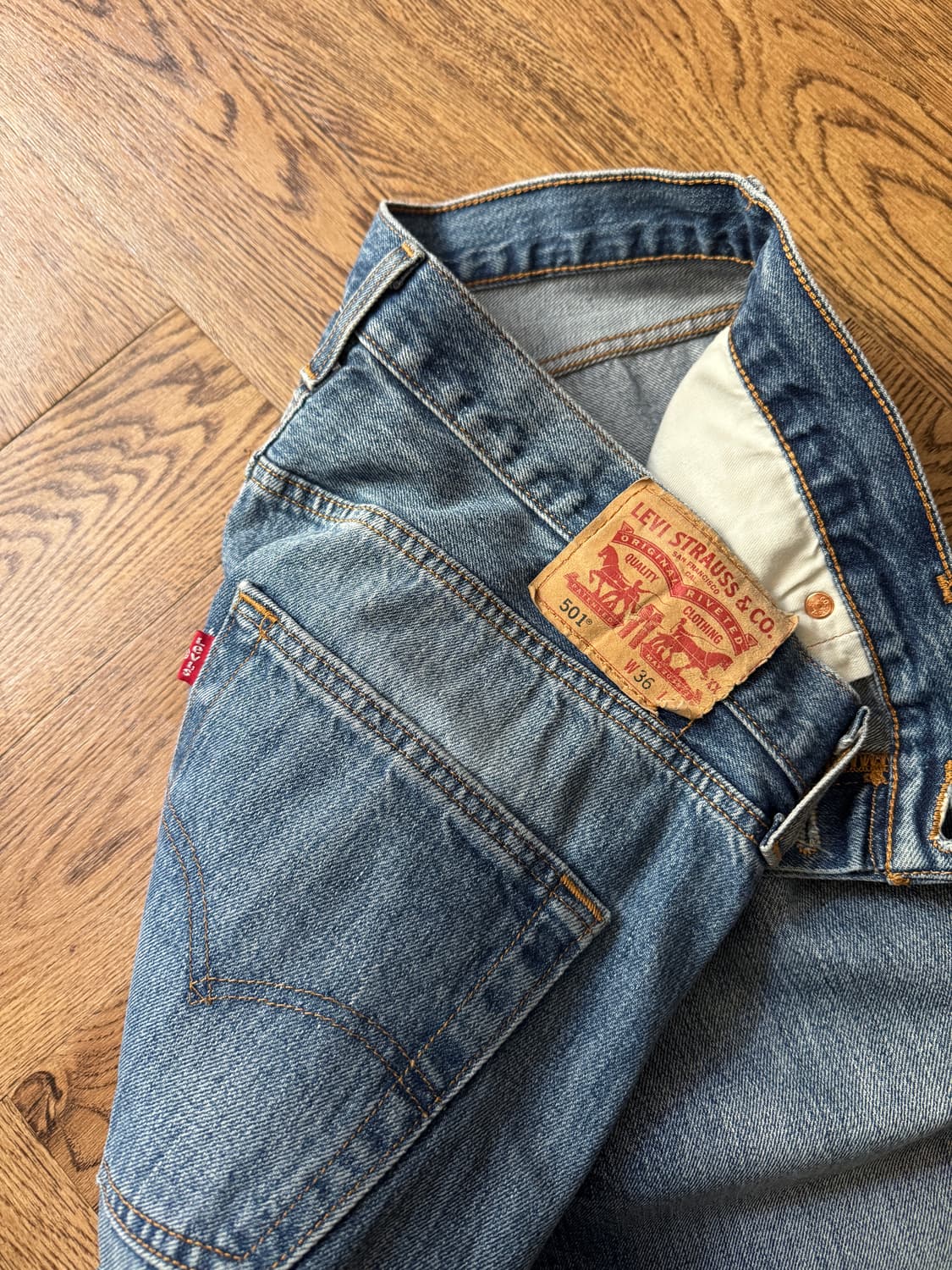 [36]리바이스 501 빈티지 페이딩 스트레이트 데님 팬츠 상품이미지4