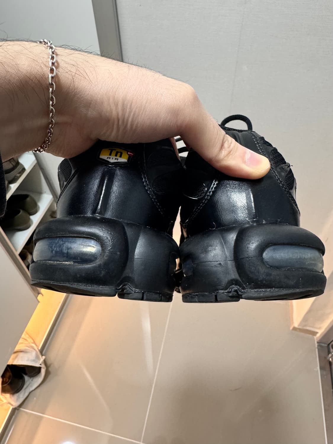 나이키 에어맥스 플러스 블랙 280 팝니다 상품이미지2