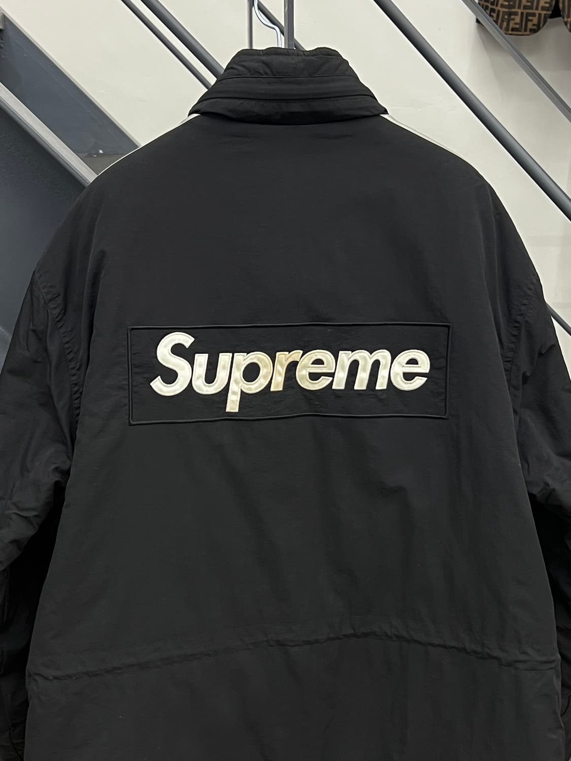 슈프림 17FW 빅로고 스타디움 파카 상품이미지2