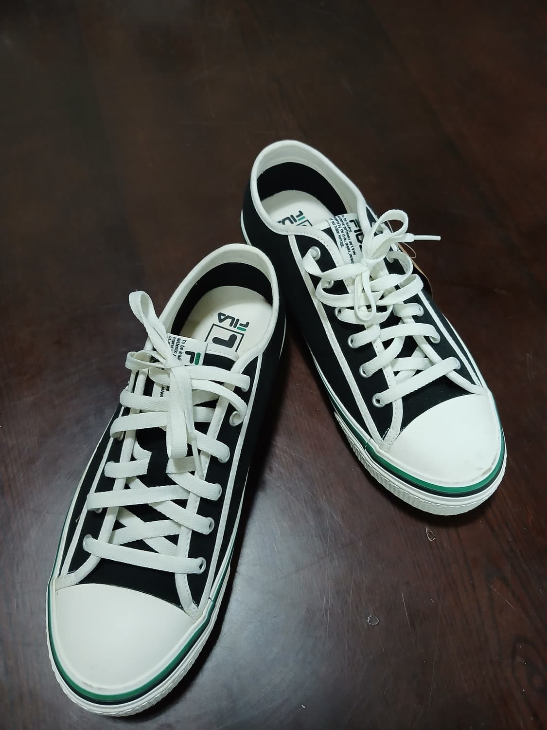 *휠라(FILA) 블랙 캔버스 스니커즈 270  상품이미지1