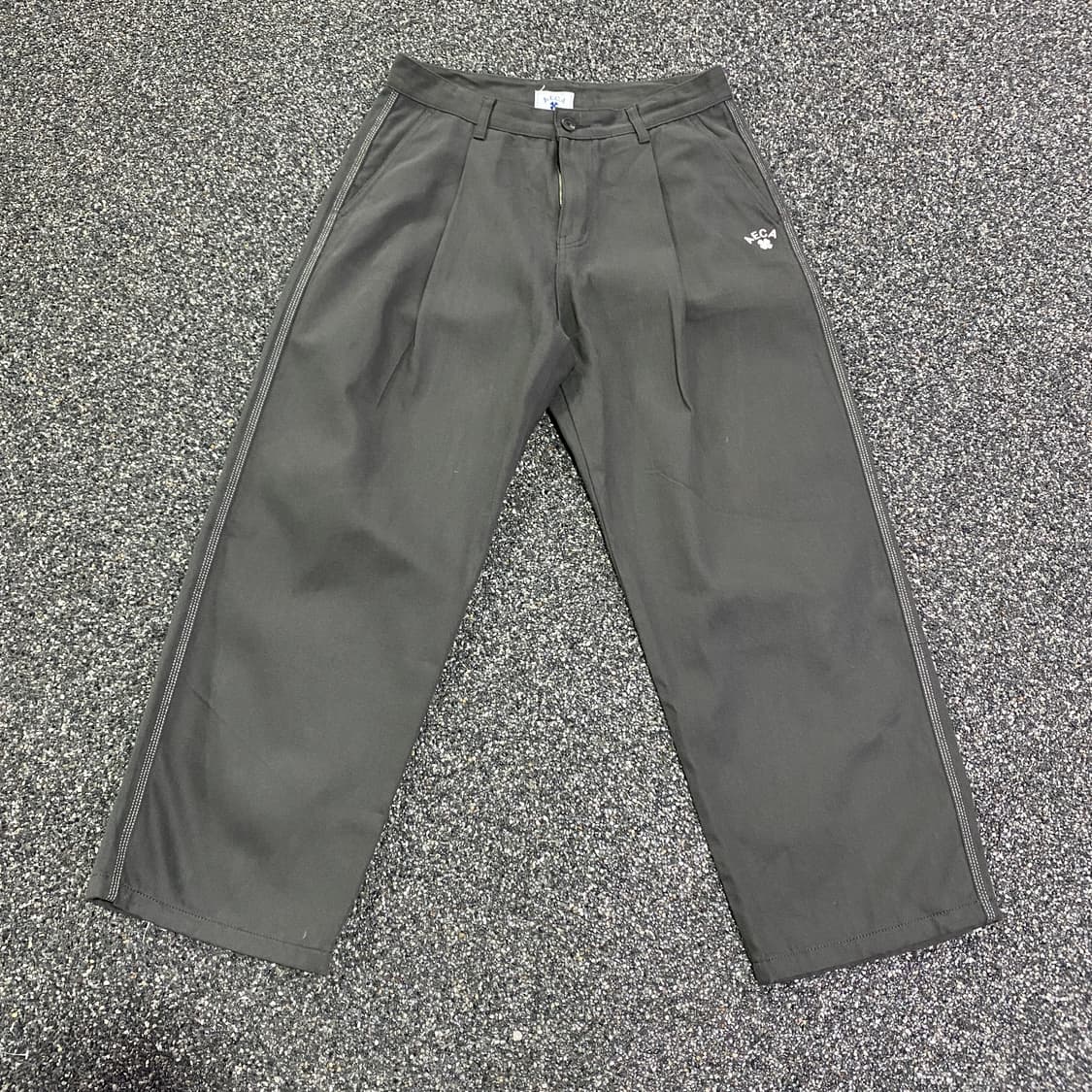 에이카 스몰로고 핀턱 루즈핏 팬츠 B4103 상품이미지3