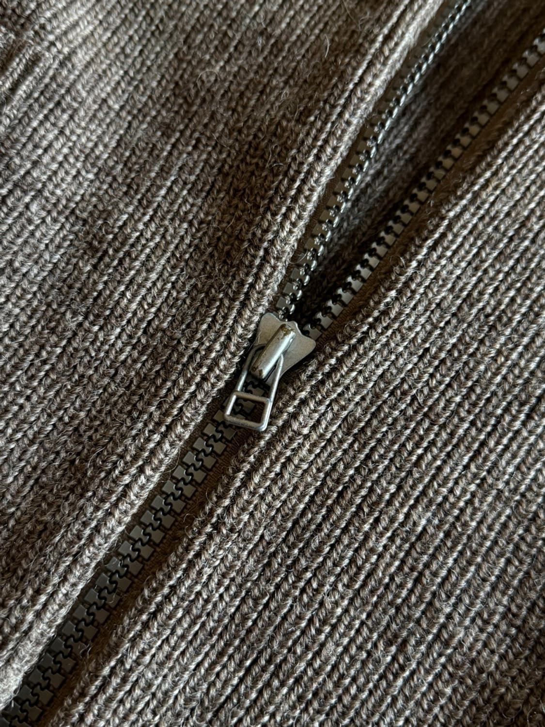 이세이미야케 니트짚업 남성100-105 상품이미지6