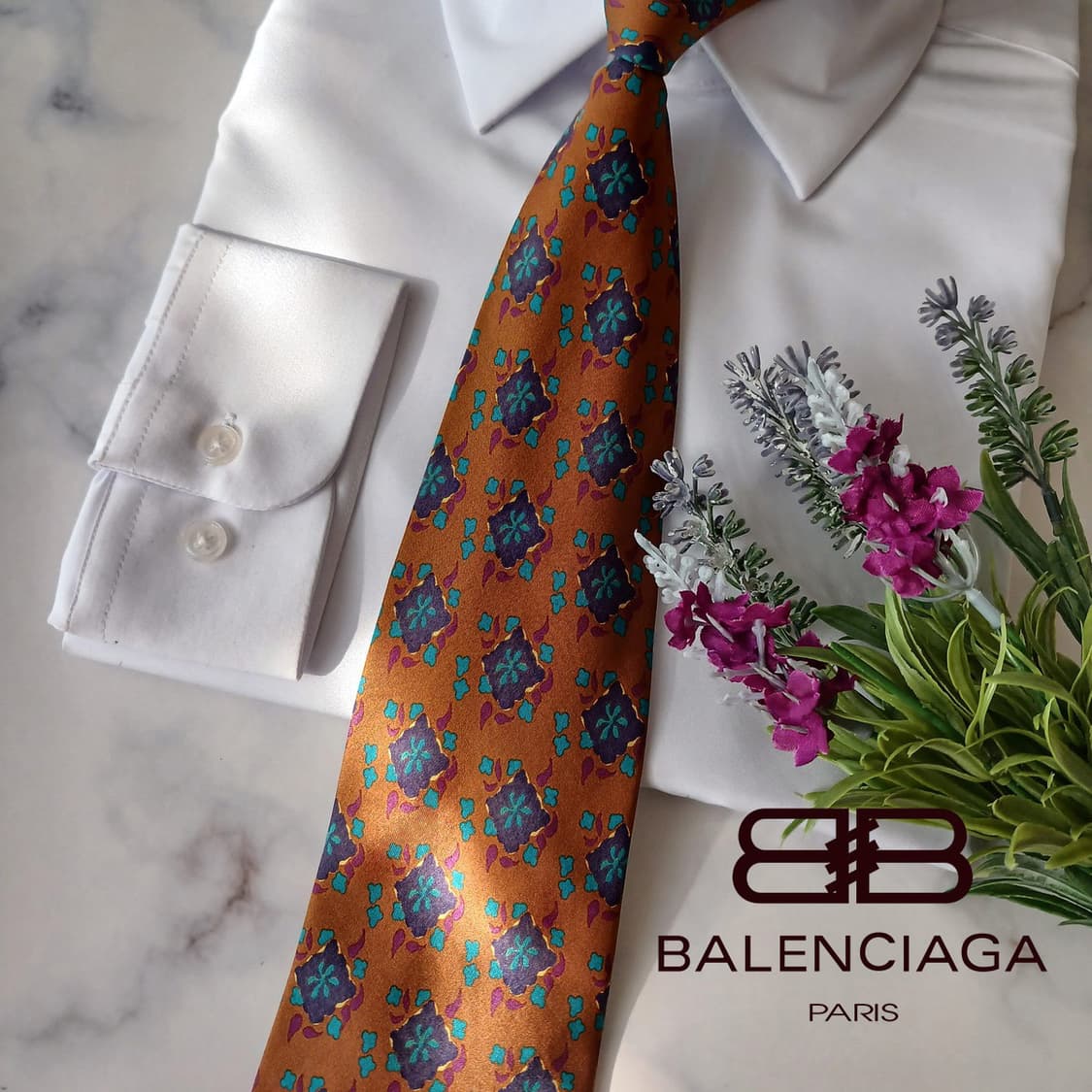 발렌시아가 실크 플로럴 넥타이 9.7cm A+등급 A19001
 상품이미지1